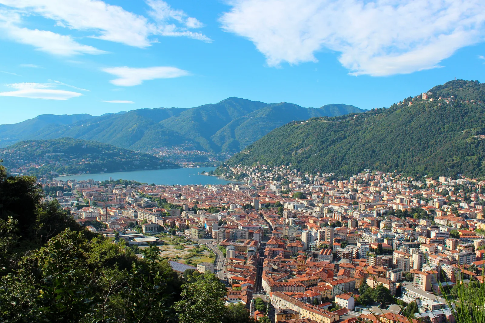 Private transfer from Milan Malpensa Airport (MXP) to Como — 51 km, licensed chauffeur