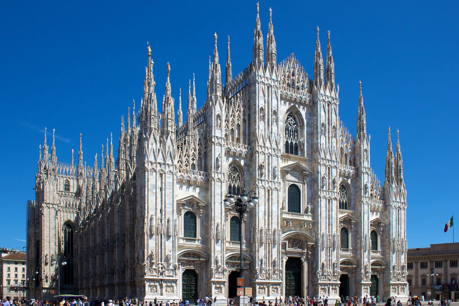 Private transfer from Milan Malpensa Airport (MXP) to Milano centro (Duomo) — 53 km, licensed chauffeur