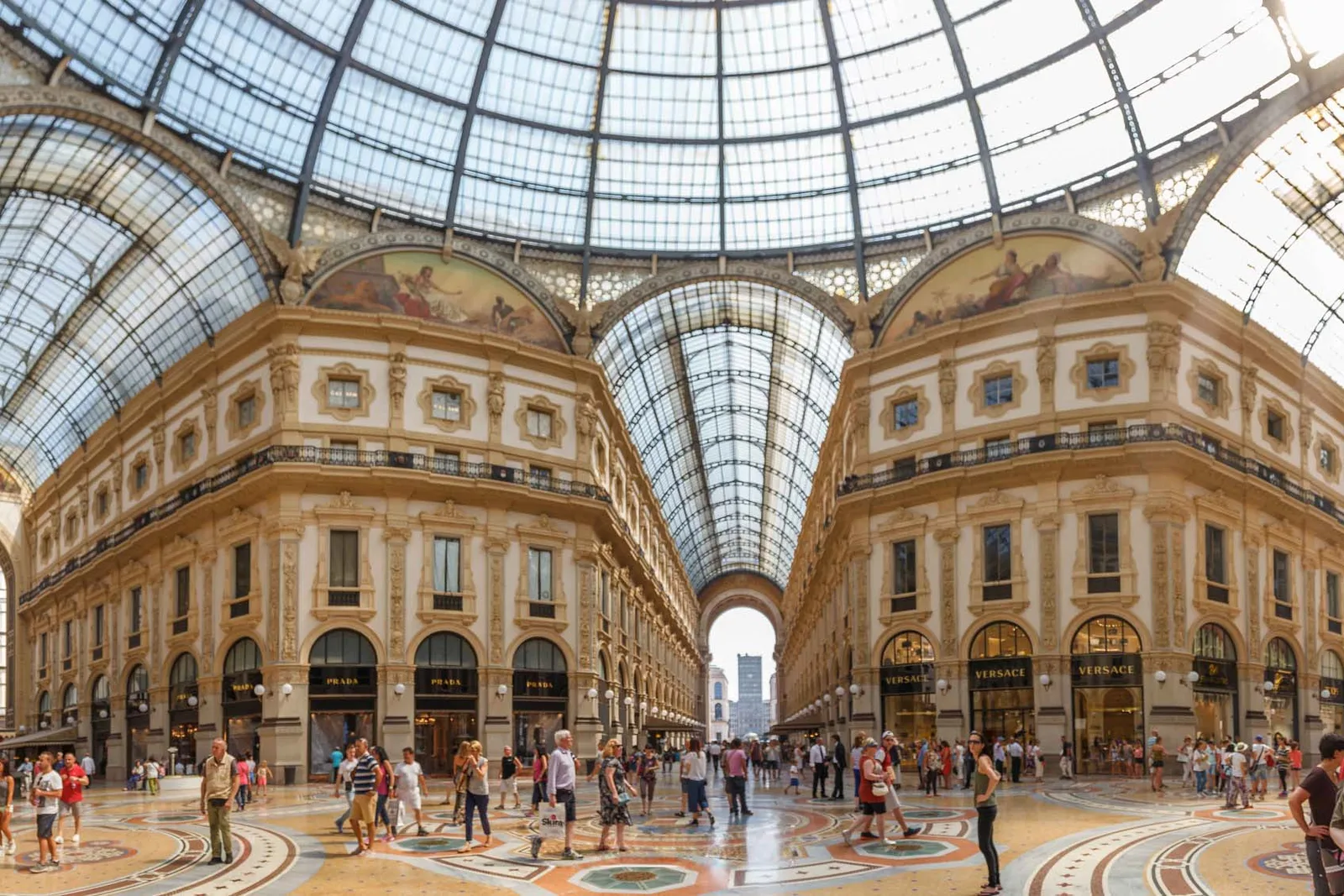 Private transfer from Milan Linate Airport (LIN) to Milano centro (Duomo) — 8 km, licensed chauffeur