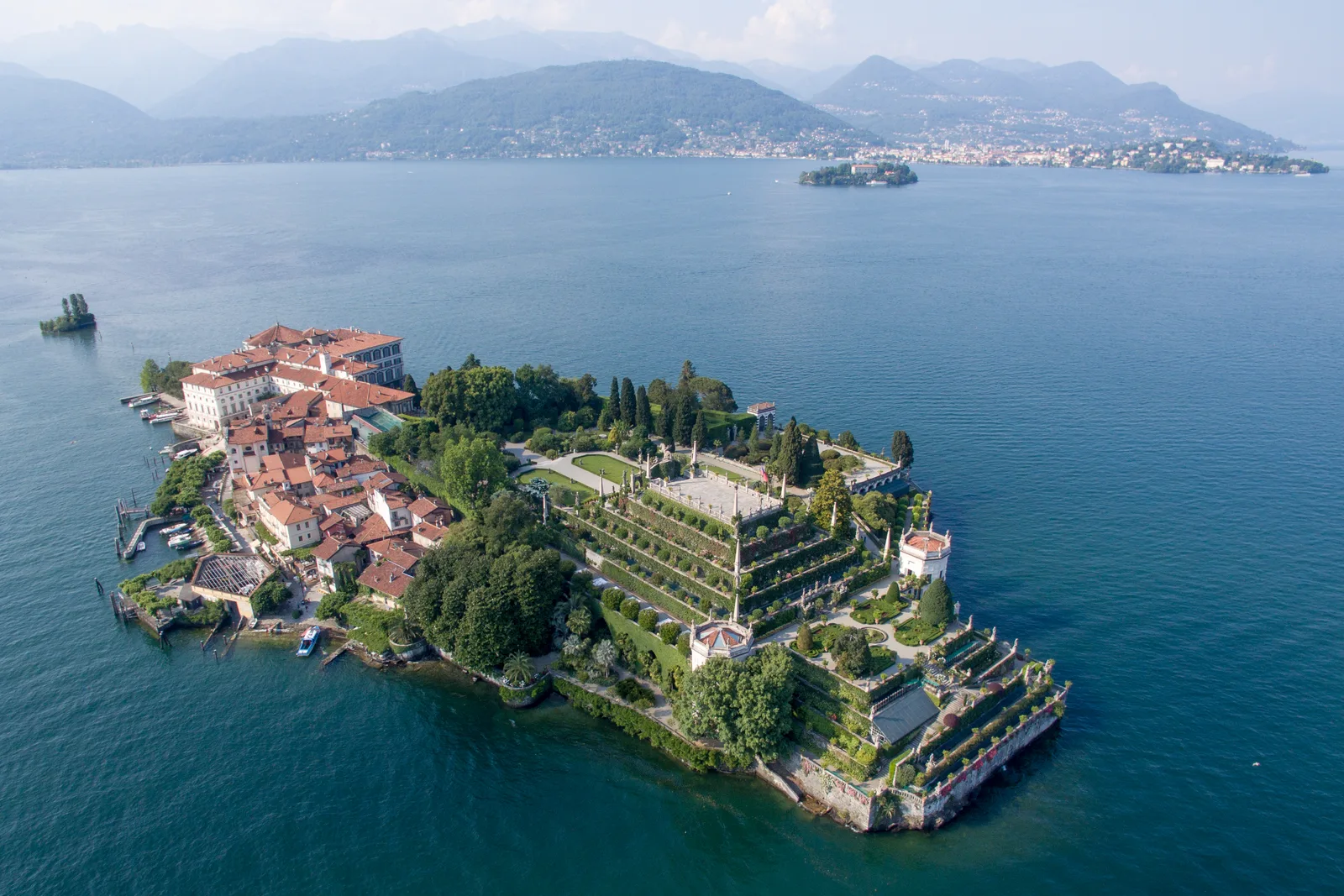 Private transfer from Milan Malpensa Airport (MXP) to Stresa (Lago Maggiore) — 52 km, licensed chauffeur