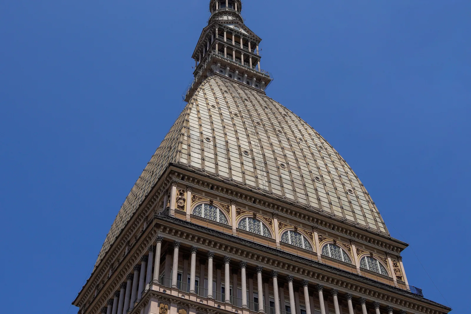 Private transfer from Milan Malpensa Airport (MXP) to Torino — 136 km, licensed chauffeur